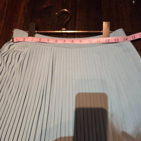 Knee-Length Pleated Skirt In Pastel Blue - Picture 6 of 7